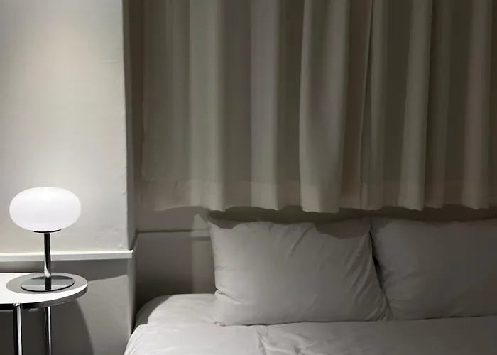 Nook Hotel *