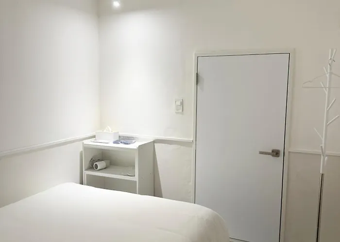 Nook Hotel *